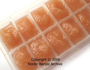 Apple sauce in ice cube tray