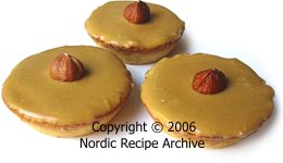 Garnished pastry cases