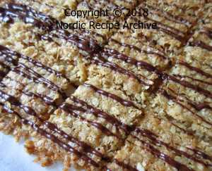 Oat tosca squares with chocolate