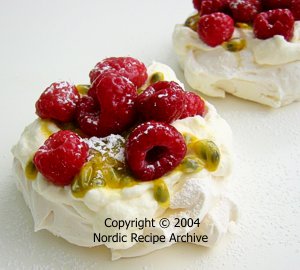 Raspberry mini pavlovas