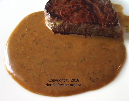 Quick peppery cream sauce for steak