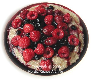 Rye and oat bran porridge with bilberries and raspberries