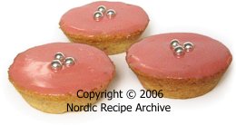 Garnished pastry cases