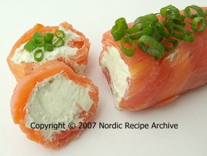 Salmon roulade with blue cheese