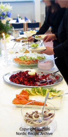 Cold sm&ouml;rg&aring;sbord hors d'uvre